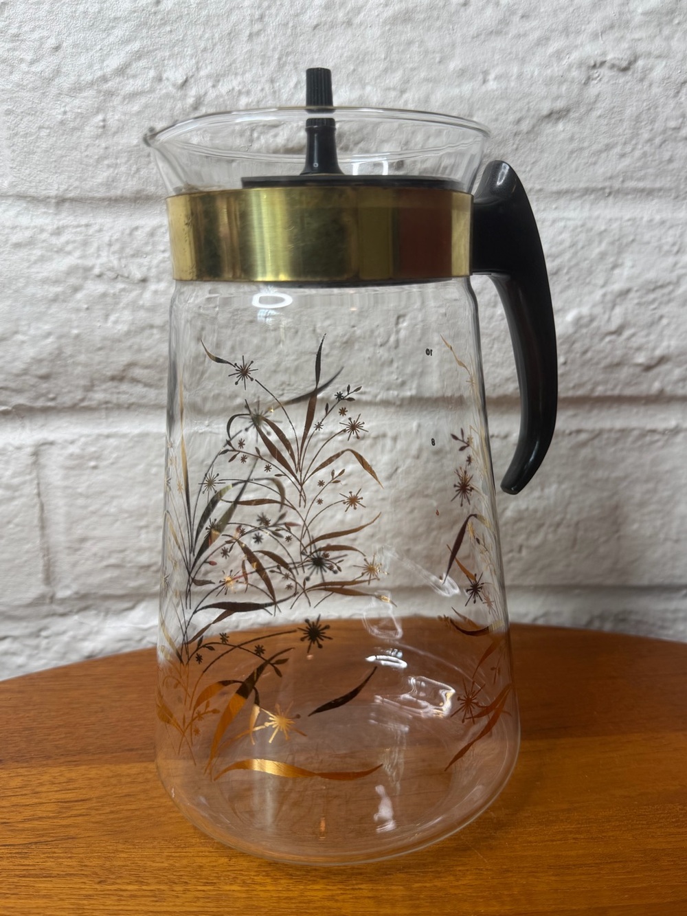 Vintage Pyrex Glass 4 Cup Coffee Carafe with lid Gold Wheat Atomic Starburst